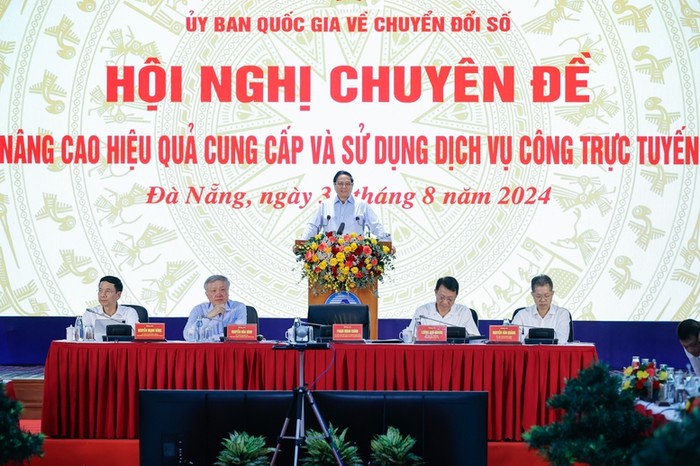 Thủ tướng Phạm Minh Chính chủ trì Hội nghị trực tuyến toàn quốc chuyên đề nâng cao hiệu quả cung cấp và sử dụng dịch vụ công trực tuyến. Ảnh: VGP/Nhật Bắc