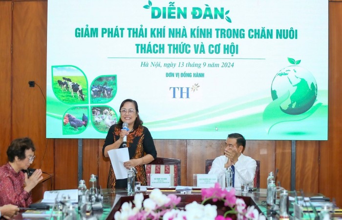 Bà Phạm Thị Xuân – Phó Chủ tịch Phụ trách Hội Nước sạch và Môi trường Việt Nam phát biểu khai mạc Diễn đàn