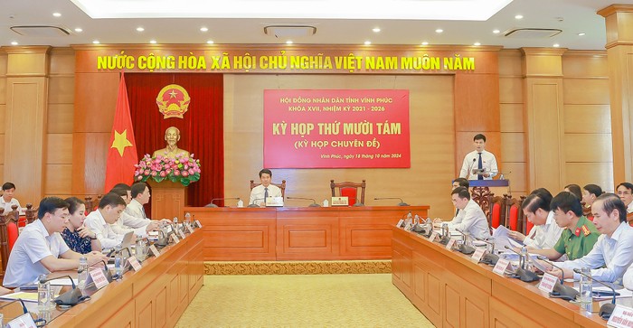 Quang cảnh kỳ họp thứ 18 của Hội đồng nhân dân tỉnh Vĩnh Phúc khoá 17, chiều 18/10. Ảnh: Báo Vĩnh Phúc