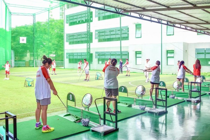 Sân golf đầy đủ tiện nghi của học sinh Hanoi Academy