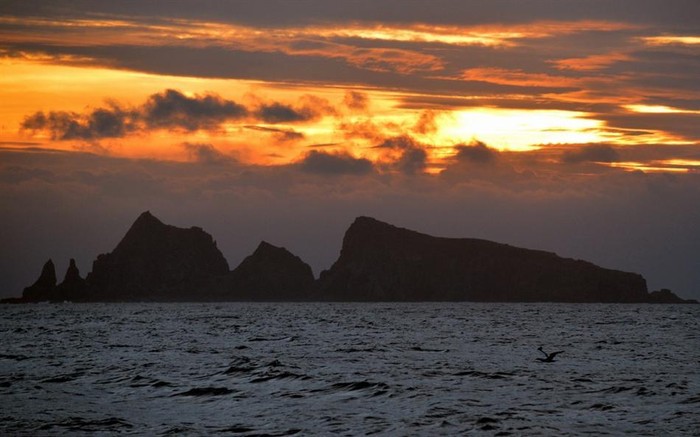 Nhiều nhà phân tích cho rằng, Senkaku cũng giống như Scarborough, đang tiềm ẩn rất nhiều nguy cơ xung đột lợi ích giữa Trung Quốc với các bên tuyên bố chủ quyền khiến cho quan hệ Nhật - Trung trở nên căng thẳng.</div>. Đảo Senkaku được những người Nhật chụp lại trong ngày 10/6