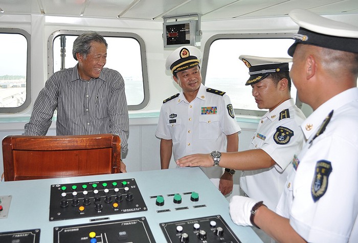 Bộ trưởng Quốc phòng Singapore thăm hạm đội Nam Hải