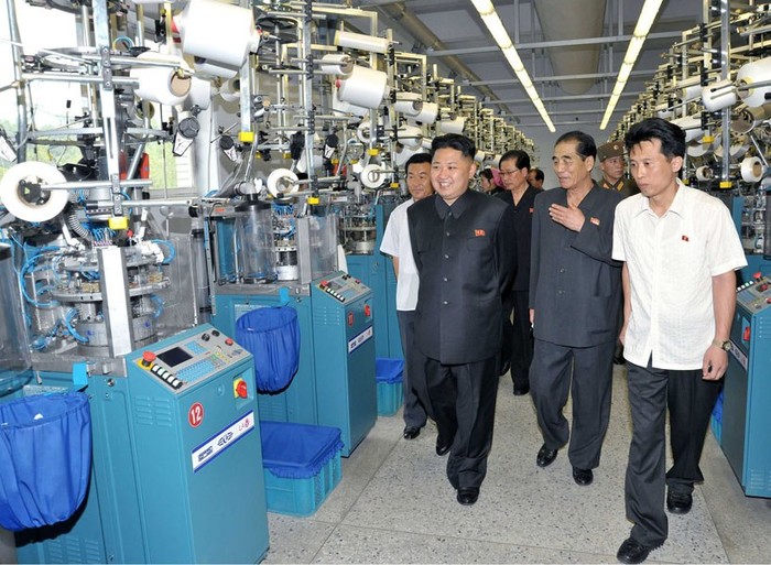Ông Kim Jong-un thăm nhà máy dệt Bình Nhưỡng