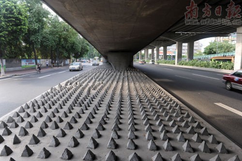 Để "làm sạch bộ mặt thành phố" một số địa phương Trung Quốc nghĩ ra cách "rải chông" đối phó với những người vô gia cư, lang thang cơ nhỡ