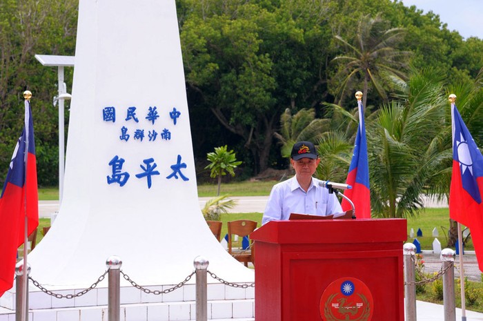 Hồ Vị Chân phát biểu trước lực lượng quân sự Đài Loan đồn trú trái phép trên đảo Ba Bình