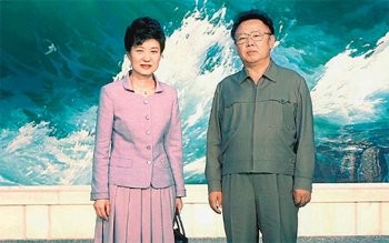 Park Geun-hye gặp nhà lãnh đạo Bắc Triều Tiên Kim Jong-il trong một nỗ lực hàn gắn dân tộc