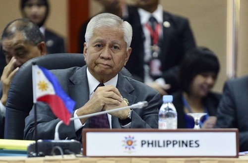 Ngoại trưởng Philippines Albert del Rosario tại Brunei