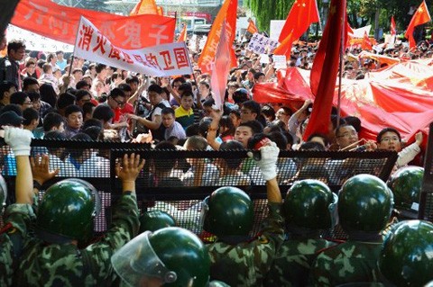 Biểu tình chống Nhật Bản nổ ra khắp Trung Quốc thậm chí có lúc gần như mất kiểm soát, dàn hỏa lực mồm Trung Quốc do La Viện làm "Tư lệnh" có vai trò khơi mào không nhỏ.