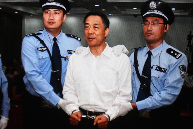 Bạc Hy Lai bị áp giải rời khỏi phiên tòa ngay sau khi tuyên án.