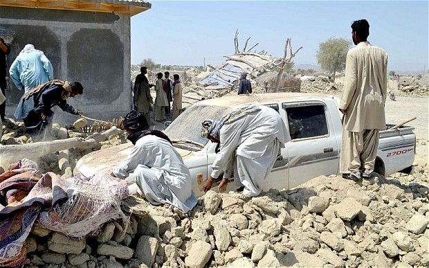 Một góc hoang tàn sau động đất tại Pakistan.