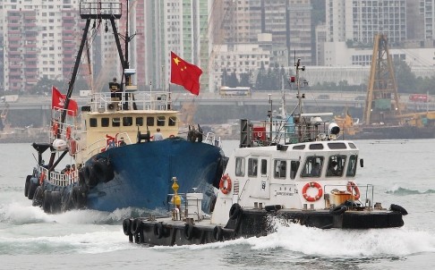 Tàu cá Khải phong 2 năm ngoái từng liều lĩnh xông tới Senkaku, tuần này lại 4 lần tìm cách ra Biển Đông đột nhập trái phép khu vực quần đảo Trường Sa, nhưng đều bị các cơ quan chức năng sở tại kịp thời ngăn chặn.