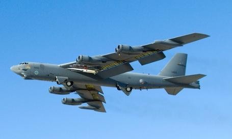 Mỹ đã lập tức điều 2 máy bay ném bom B-52 đi qua Hoa Đông không thông báo trước cho Trung Quốc để phản đối cái gọi là khu nhận diện phòng không Bắc Kinh đơn phương áp đặt.