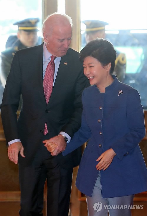 Tổng thống Hàn Quốc Park Geun-hye đã thảo luận với Phó Tổng thống Mỹ Joe Biden về việc mở rộng ADIZ.