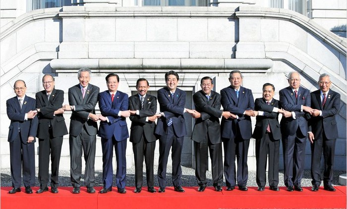 Lãnh đạo ASEAN - Nhật Bản sau hội nghị thượng đỉnh tại Tokyo ngày 14/12.