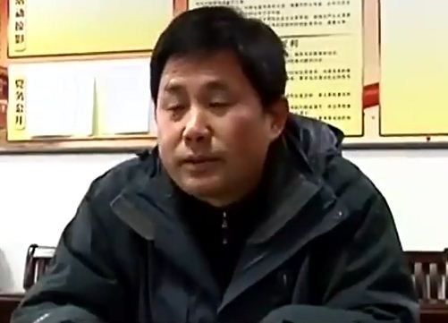 Ông Trưởng phòng Dân chính huyện Kinh tỉnh An Huy, người chỉ đạo vụ quật mộ đốt xác dân cho rằng ông đang thực thi đúng pháp luật.