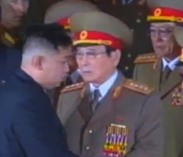 O Kuk-ryol (giữa), người được cho là thay thế vai trò của Jang Song-thaek.
