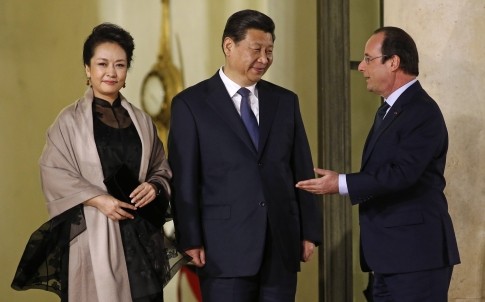 Tổng thống Pháp đón tiếp trọng thị vợ chồng nhà lãnh đạo Trung Quốc.