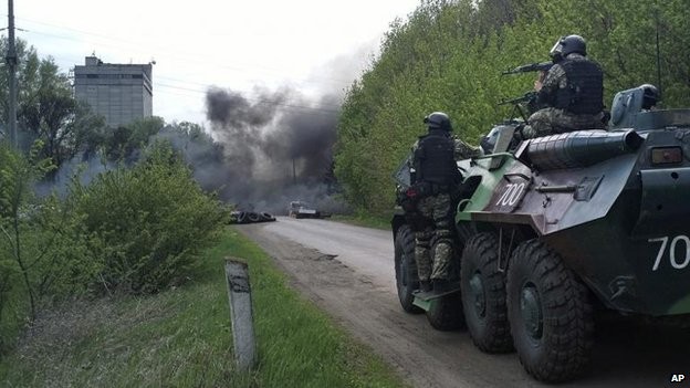 Một đơn vị quân đội Ukraine tiến vào Slaviansk.