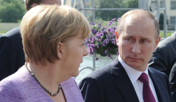 Thủ tướng Đức Merkel và Tổng thống Nga Putin.