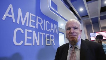 Thượng nghị sĩ John McCain.