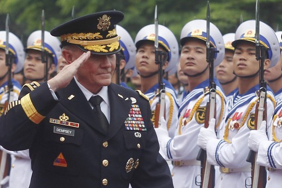 Tướng Martin Dempsey trong chuyến thăm Việt Nam.