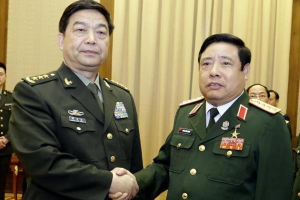 Bộ trưởng Quốc phòng Việt Nam Phùng Quang Thanh và người đồng cấp Trung Quốc Thường Vạn Toàn tại Bắc Kinh.