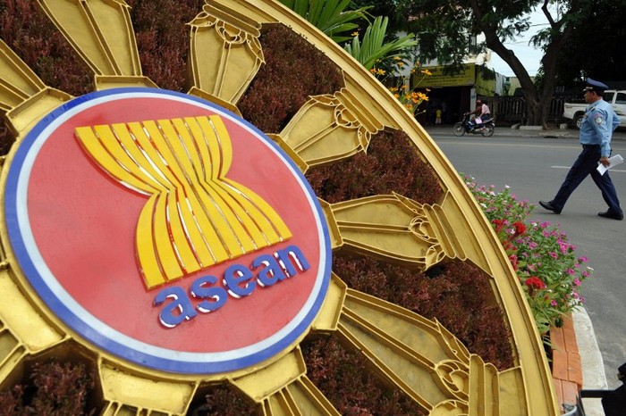Hội nghị Ngoại trưởng ASEAN năm 2012 tại Phnom Penh thất bại trong việc ra tuyên bố chung là bởi Campuchia.