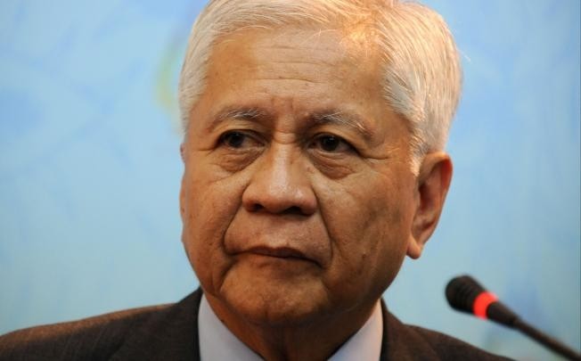 Ngoại trưởng Philippines Albert del Rosario.