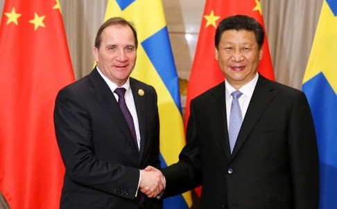Ông Tập Cận Bình tiếp Thủ tướng Thụy Điển Stefan Lofven bên lề Diễn đàn Bác Ngao. Thụy Điển là một trong số các quốc gia xin gia nhập AIIB vào phút chót. Ảnh: SCMP.