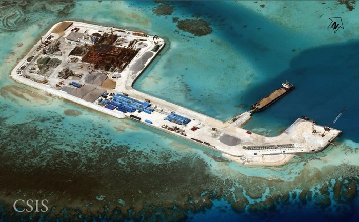 Ảnh chụp vệ tinh tháng 11/2014 đảo nhân tạo Trung Quốc xây bất hợp pháp ở đá Tư Nghĩa, quần đảo Trường Sa thuộc chủ quyền Việt Nam. Ảnh: CSIS.