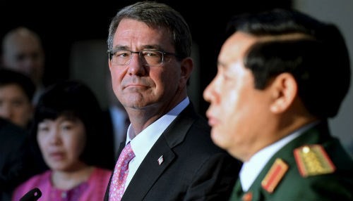 Thời báo Hoàn Cầu chống phá kịch liệt quan hệ Việt - Mỹ. Bộ trưởng Quốc phòng Mỹ Ash Carter thăm chính thức Việt Nam trở thành đề tài bôi nhọ của Thời báo Hoàn Cầu. Ảnh: Reuters.