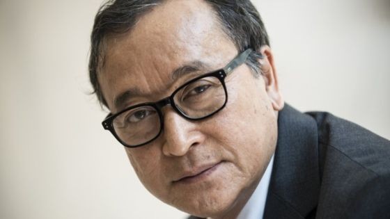 Sam Rainsy lại định &quot;xỏ mũi&quot; người Campuchia dắt đi theo những toan tính chính trị của ông ta bằng thủ đoạn mới: &quot;sửa Hiến pháp&quot;.