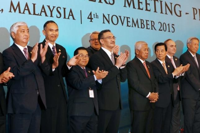 Bộ trưởng Quốc phòng ASEAN và đối tác tham dự kỳ họp ADMM+ tại Malaysia, ảnh: Goh Seng Chong/Reuters.