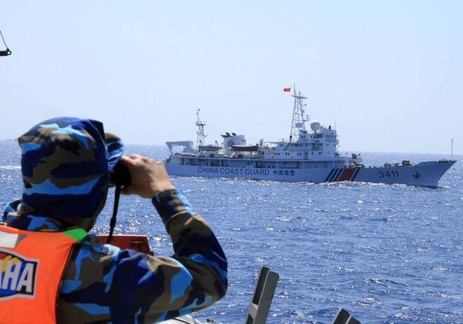 Cảnh sát biển Việt Nam đương đầu với hải cảnh Trung Quốc trong vụ giàn khoan 981.