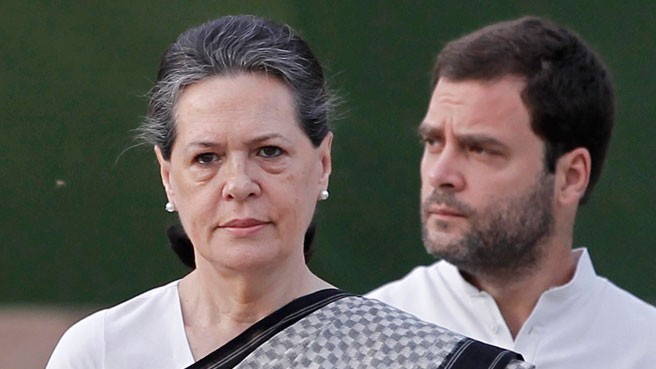 Mẹ con bà Sonia Gandhi và Rahul Gandhi. Ảnh: Lokmarg.com