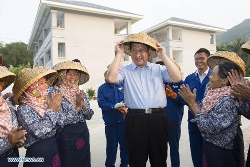 Ông Tập Cận Bình thăm làng chài Đàm Môn ngày 8/4/2013, ngay sau khi nhậm chức không lâu. Ảnh: Tân Hoa Xã