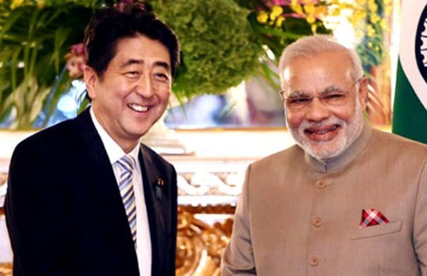 Thủ tướng Nhật Bản Shinzo Abe và Thủ tướng Ấn Độ Narendra Modi, ảnh: The Indian Express.