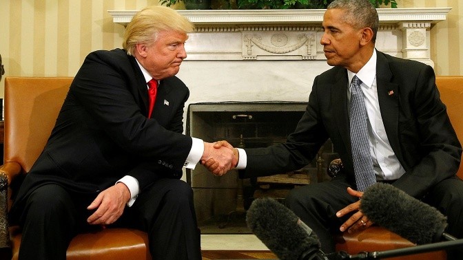Tổng thống đắc cử Donald Trump và Tổng thống sắp mãn nhiệm Barack Obama đã gặp nhau tại Nhà Trắng để bàn bạc việc chuyển giao quyền lực, ảnh: Yahoo News.