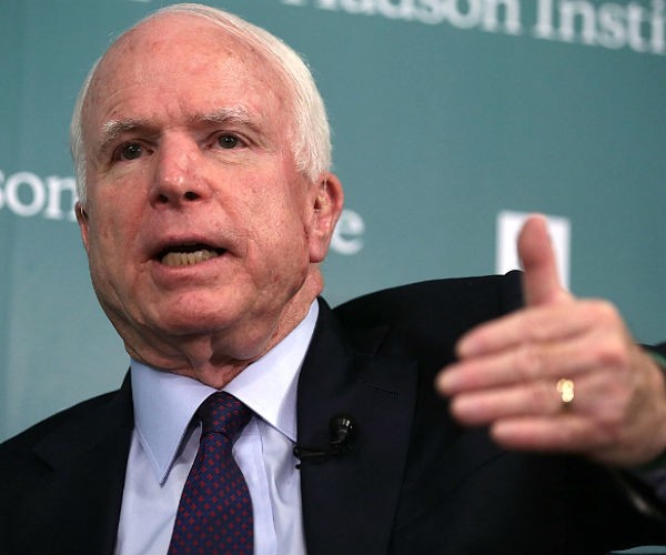 Thượng nghị sĩ John McCain, Chủ tịch Ủy ban Quân vụ Thượng viện Mỹ lên án mạnh mẽ động thái vừa qua của Trung Quốc ở Biển Đông. Ảnh: News Max.