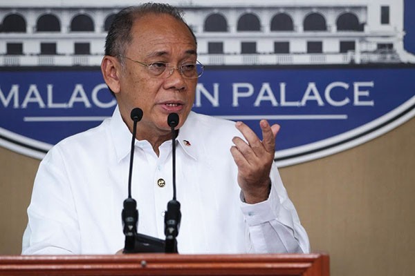 Người phát ngôn Phủ Tổng thống Philippines Ernesto Abella. Ảnh: Philstar.