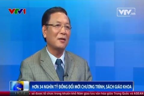 Ông Phạm Vũ Luận lên VTV ngày 20/4/2016 bác bỏ con số 34 ngàn tỉ Bộ Giáo dục và Đào tạo xin Quốc hội để đổi mới chương trình, sách giáo khoa được cấp phó của mình, ông Hiển trình bày. Ảnh: Báo Người Lao Động.