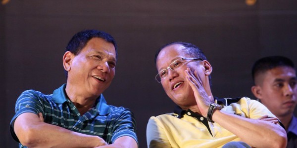 Rodrigo Duterte và Benigno Aquino III mỗi người có một sứ mệnh lịch sử riêng, người dân Philippines sẽ đánh giá về họ. Ảnh: tankler.com.