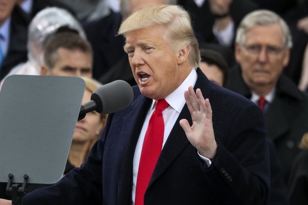 Ông Donald Trump tuyên thệ nhậm chức Tổng thống thứ 45 Hợp chúng quốc Hoa Kỳ, ảnh: AP.