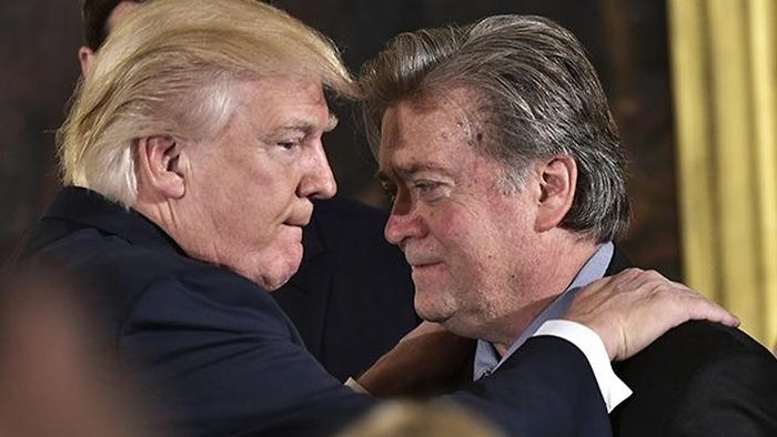 Tổng thống Mỹ Donald Trump và Cố vấn Steve Bannon. Ảnh: SBS.