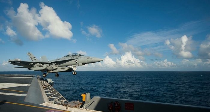 Một chiếc chiến đấu cơ EA-18G trong biên chế cụm tàu sân bay tấn công Carl Vinson, ảnh minh họa: internet.