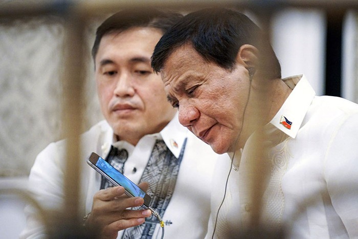 Tổng thống Philippines Rodrigo Duterte điện đàm với ông Tập Cận Bình, ảnh: Philstar.