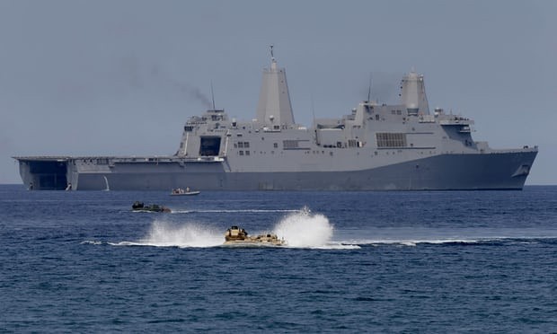 Chiến hạm USS Hopper của Hải quân Mỹ vừa thực hiện hoạt động đi qua vô hại bên trong 12 hải lý quanh bãi cạn Scarborough. Ảnh: Reuters.