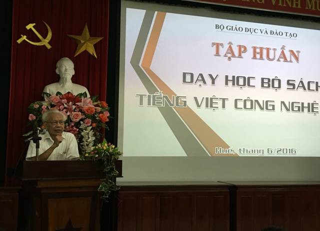 Giáo sư Hồ Ngọc Đại khai mạc một khóa tập huấn giáo viên dạy Tiếng Việt 1 Công nghệ giáo dục do Bộ Giáo dục và Đào tạo tổ chức tại Thừa Thiên Huế năm 2016. Ảnh: Nguyễn Thị Mỹ Thái / thuathienhue.edu.vn.