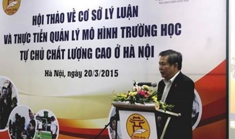 Phó giám đốc Sở Giáo dục và Đào tạo Hà Nội Lê Ngọc Quang phát biểu tại một cuộc hội thảo về trường chất lượng cao, ảnh: Báo Giáo dục và Thời đại.