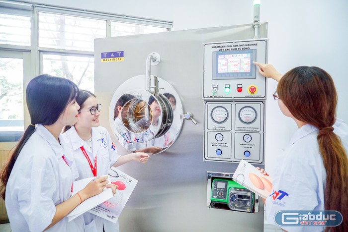 Xếp hạng quốc tế càng cao, hội nhập quốc tế càng mạnh, sinh viên TDTU càng có nhiều cơ hội việc làm, phát triển nghề nghiệp. Ảnh do Phó giáo sư Phạm Thanh Phong cung cấp.